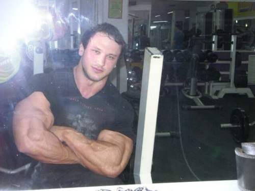 jjsmithmg:  MUSCULAR AND HANDSOME