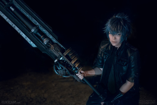 behindinfinity:  ◎ Camp◉ Train◎ Do nothing“Not looking so good there, Prince Charmless.”I was trying to keep my cool here but wow this sword is taller than I am, and consequently heavy! It looks awesome though, and it feels pretty amazing just