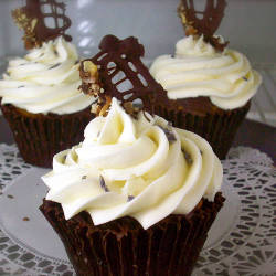 heckyeahvegancupcakes:  Chocolate Lavender Cupcakes at Made Just Right