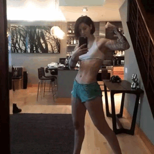 camdamage:  At chez @reflectivedesire getting pumped up