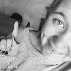 gekotztes-blut:  Dieser kleine Monsieur hat gerade so sehr gepupst, das alle Pflanzen um uns herum gestorben sind. Katzenpower 😸  #pierced #piercings #cheeks #cheekpiercings #dimples #dimplepiercings #nostrils #eskimo #verticallabret #instapiercings