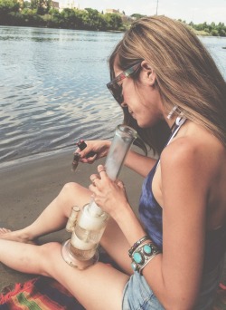 jennycrooklyn:  Beach bongs 