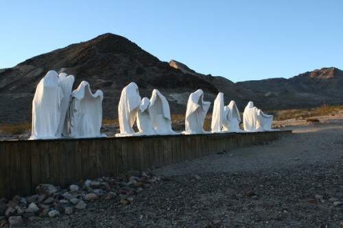 congenitaldisease:  Rhyolite is an abandoned ghost-town located in Nevada. Built in during the Gold Rush era in 1904, it was a mining town. By 1916, it was completely abandoned. It consisted of hotels, stores, a small school, an electrical plant, and