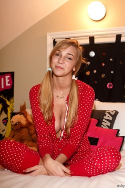 Thelovelypornstars:  Happy Birthday To Lovely Lady Kendra Sunderland!  You Can See