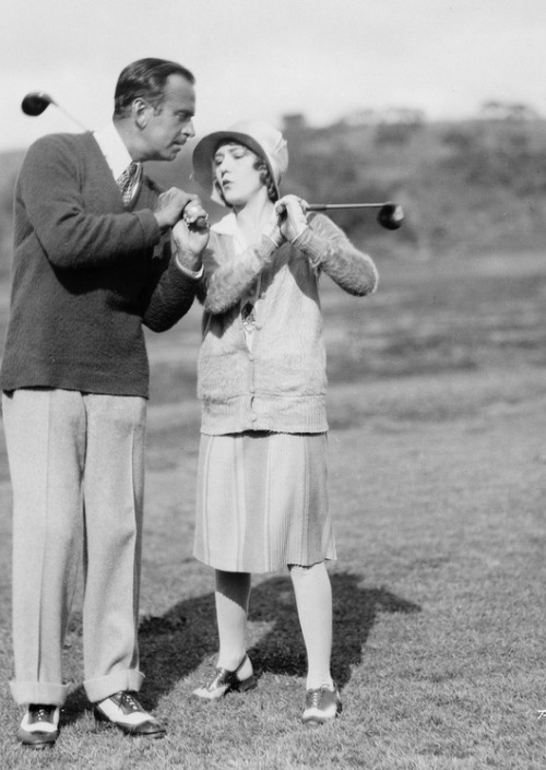 jeannecrains:Douglas Fairbanks and Mary Pickford playing golf, 1920’s