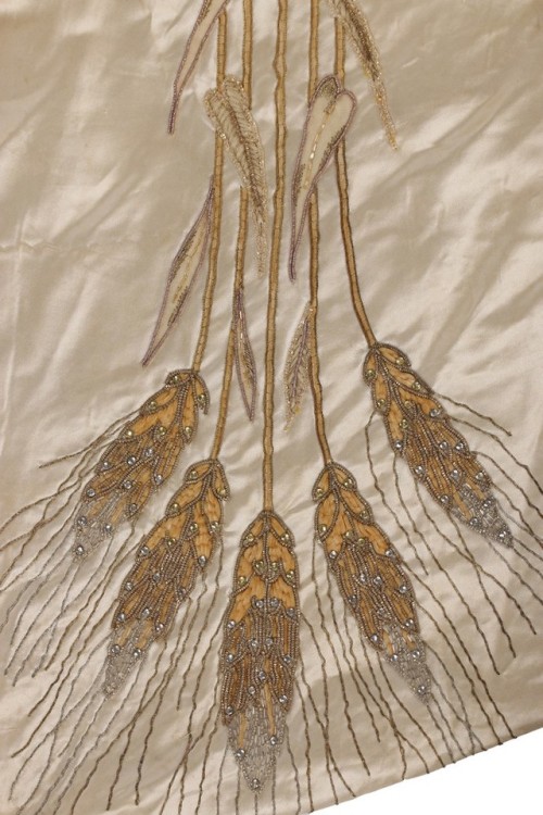 Worth evening dress ca. 1900, altered 1930′sFrom Kerry Taylor Auctions