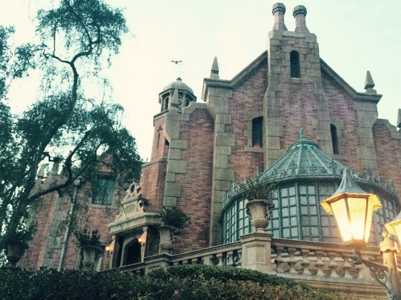 jeanetteln: When the crypt doors creak and the tombstones quake,Spooks come out for