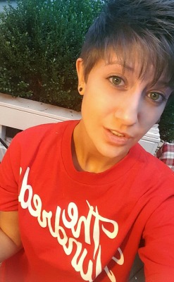 crushondykes:  Hey! I’m Amanda. 25. Single. Living in Charlotte, NC. Come say hey!http://stuckinamericaa/tumblr.com