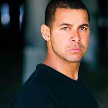 morethanonepage:Stephanie Beatriz as Shara Bey & Jon Huertas as Kes DameronShattered Empire cast