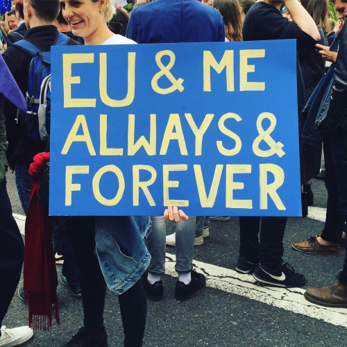 carrionlaughing:Some of my favourite signs from the ‘March For Europe’ Brexit protest in