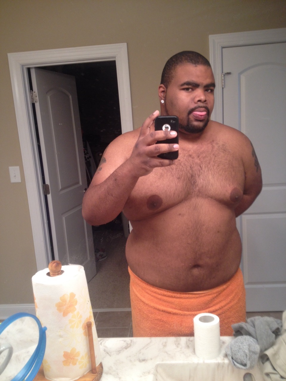 footballfan88:  Fresh out shower. #shower #hairy #bear