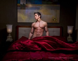 guys-for-you:  A portrait of desire in red. A place to relax and sleep…  A man. Many names. A male beauty - Wrapped in red bed sheet:  Steve Grand aka Steve Chatham aka Steve Starchild aka Finn Deisel. 