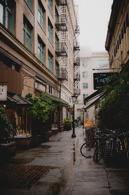 brutalgeneration:  Rainy Alley by Kyler Barrett on Flickr. 