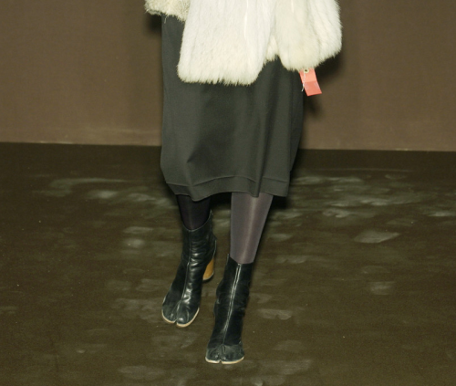 largecoin:foot prints @ margiela fall 2002
