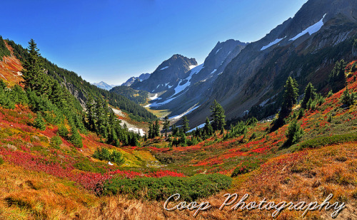 Heaven&rsquo;s Doorstep by Coop Photography on Flickr.This is a shot of Cascade Pass looking southea