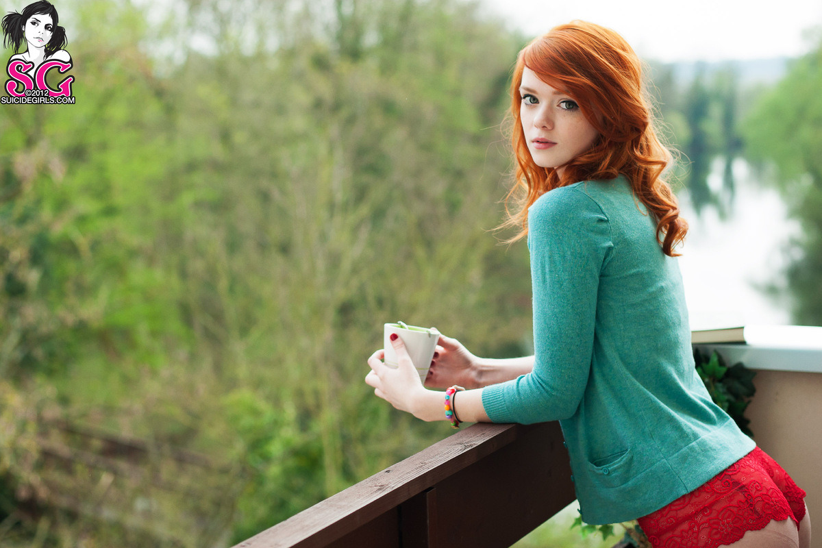 good-guy-checho:  Waiting For The Sun - Lass More Here