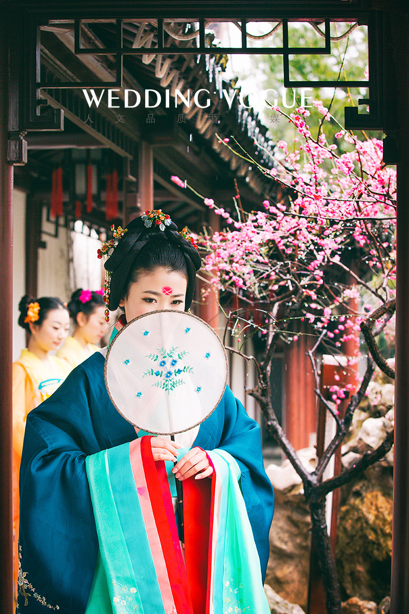 mingsonjia:  ziseviolet:    Tang Dynasty-style Chinese Wedding Editorial via Wedding