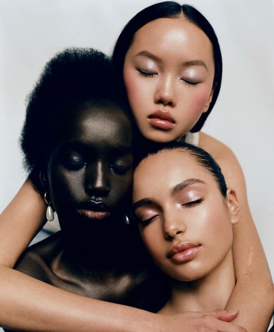 distantvoices:@anyaholdstock on Instagram