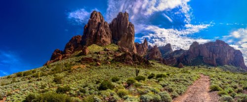 living-planet:  Towering Superstition Mountains (Flatiron), Lost Dutchman State Park, AZ [OC][9751x4028]http://living-planet.tumblr.com/