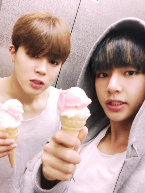 sugasboy:diaphanoussylph:innohurry: 95z x ice-cream @chokemejimin@dumbdumbf