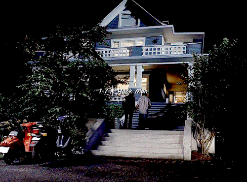 winchestergifs:Houses of America (in Canada)⤷ Season 1 pt 1