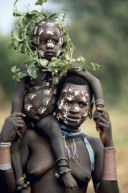 barringtonsmiles: fotojournalismus: Natural Fashion from Ethiopia’s Omo Valley Photographs by 