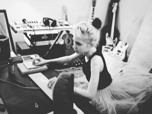 grimes-claireboucher - Claire mixing butterfly