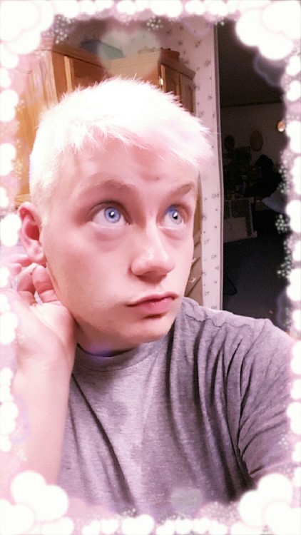bonersniper:  bonersniper:  Bleached.  The P!nk refuses to die.    Kind of sad I didn’t keep this