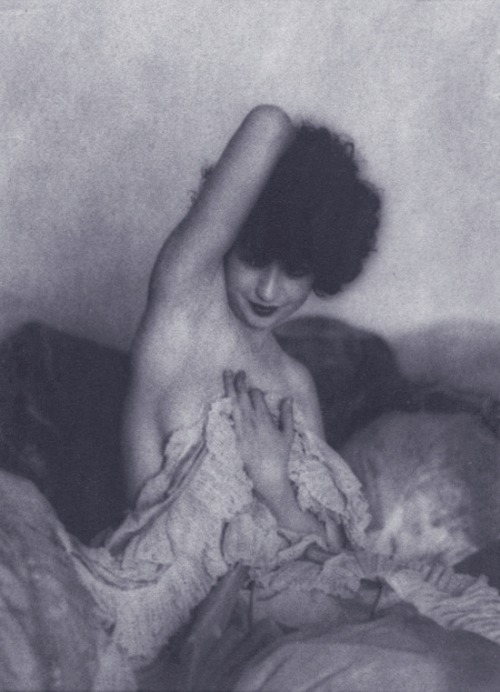 Porn platius:  Zoila Conan by William Mortensen, photos