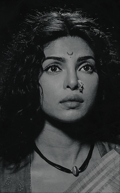 behindfairytales:Priyanka Chopra in Bajirao Mastani (2015) as Kashibai