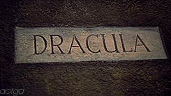 lesbianforhorror:  I am Dracula and I welcome you to my house. 