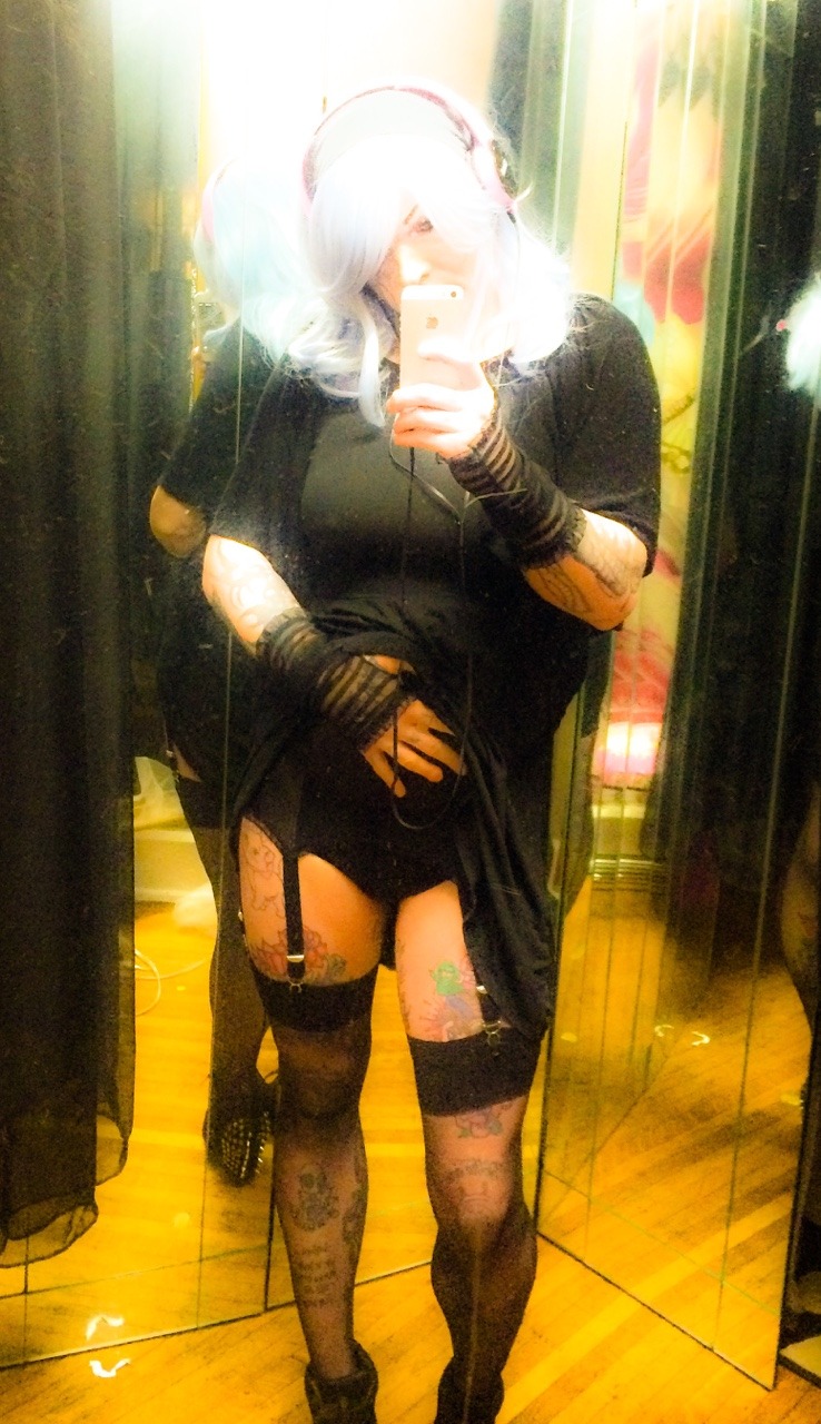 brokendoll666:  Snapping a few at work today 💋💋