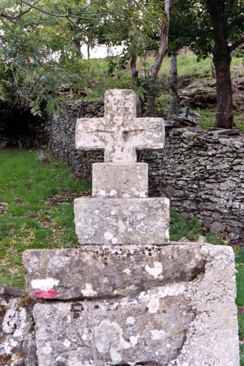 Croix (cross), trail side with red and white stripes marking GR 70 &ldquo;Le Chemin de Stevenson,&rd