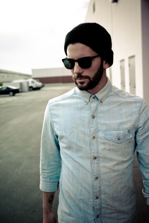 maninpink:  Denim shirt | If you know where to buy this cloth or any other alike please leave the comment in my blog. Thx. Terry