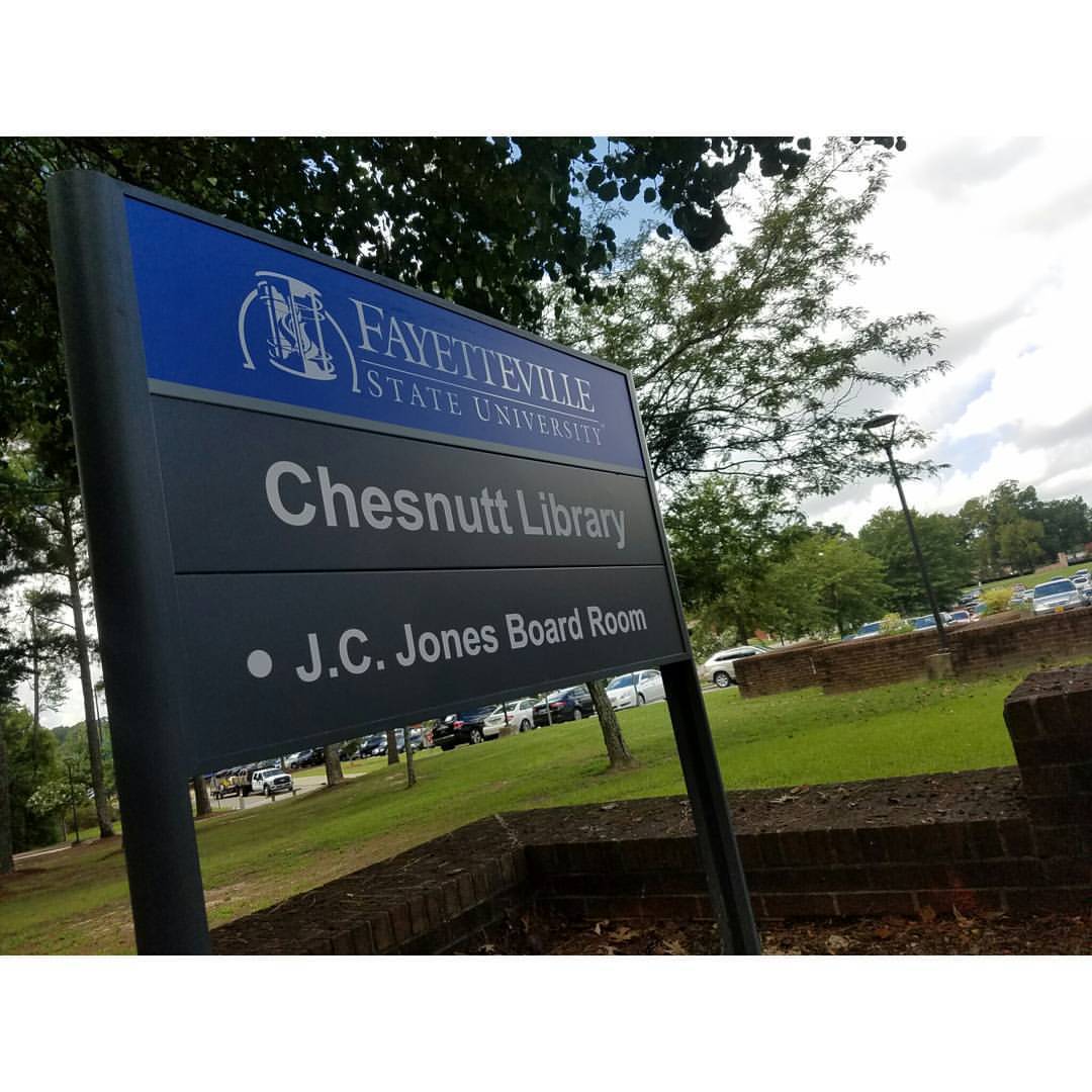 We are loving the new signage! #BroncoPride #FSUBroncos #FayState #librarylife #hbcupride #hbcu #chesnuttlibrary #librariesofinstagram #academiclibrary (8.11.2016) (at Fayetteville State University)