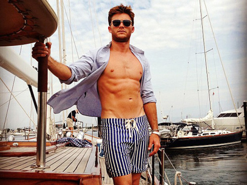 adam2adamtn:  SEXY CELEBRITY SIX-PACKS (#4 of 13) SCOTT EASTWOODOut to prove he has as much star quality as famous dad Clint Eastwood, the rising star definitely gets our attention after this sexy shoot for a previous October issue of Town & Country.