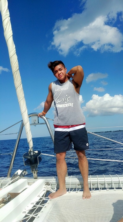 transmasculineselfielove:lostmetoyou:sometimes I feel shitty, but sometimes I get to go on a cruise 