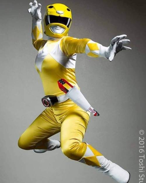 Whoa, my Yellow Ranger cosplay pic (taken by @toshistudios ) has inspired another artwork! This time