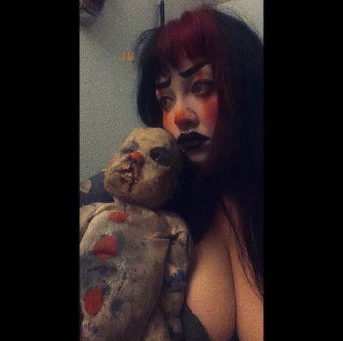Credit: @buttonstheclownn ! # #clown #clowngirl #clowndoll #clownbabe #boobs #doll #creepydoll #sexy