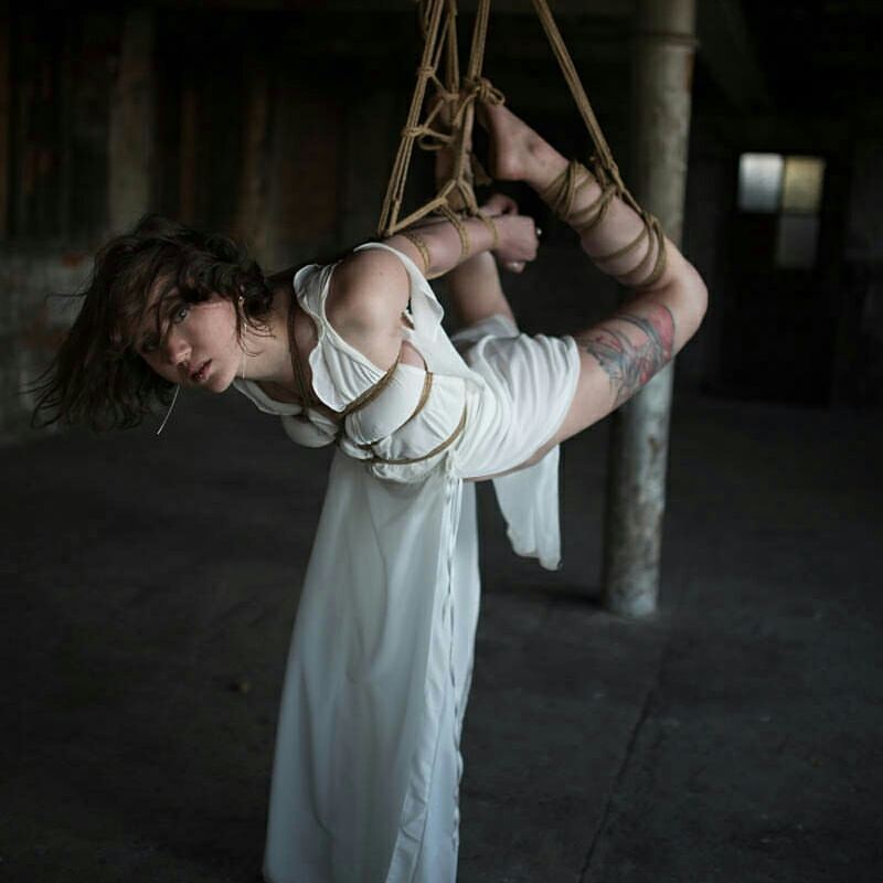 the-bea-triss: @hiigara_ropes made me look all graceful and innocent but don’t