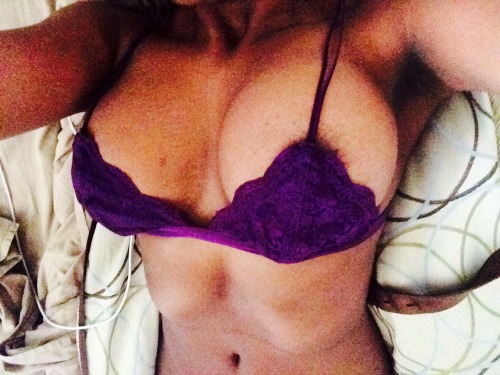 thefinestbeauties:  Tumblrette Amie 3eyeofhorus.tumblr.com