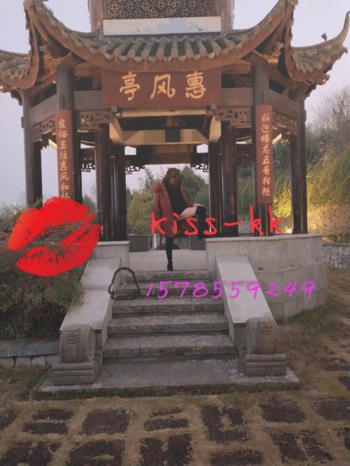 sex-slaves-kk: 冬季露出，身体很冷 内心却很火热––淫犬KK
