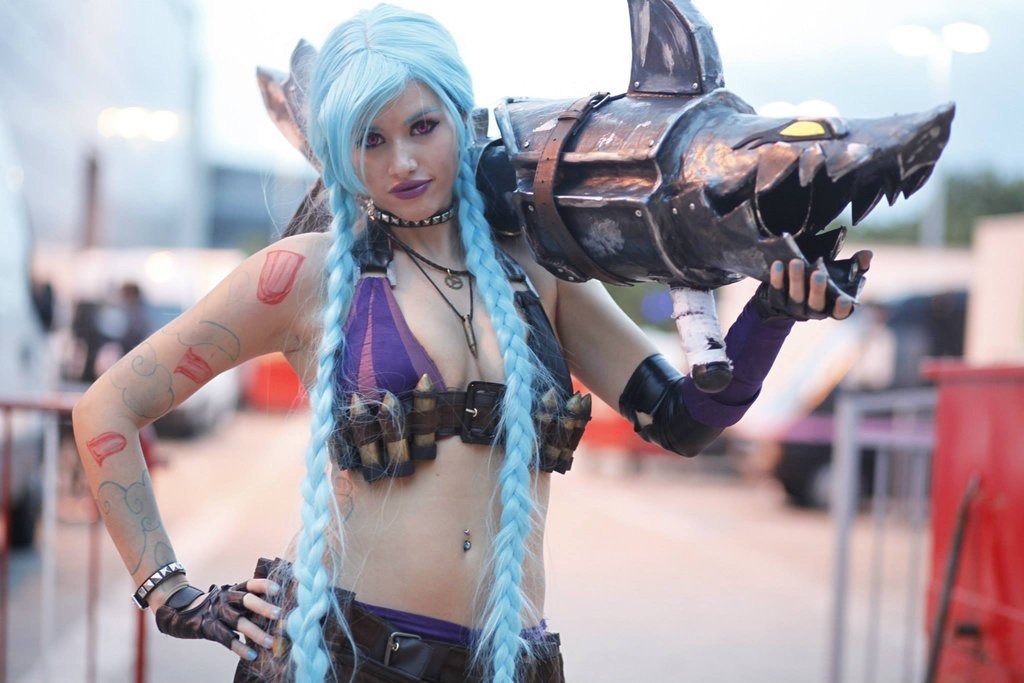 fuckyeahnerdpr0n:  Jinx, League of Legends cosplay by http://lexistrife.deviantart.com