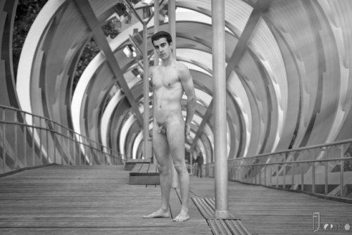 Vanishing point (II)Model: Ulysses Amaral @thegreatulysses. Madrid.Uncensored making-of: https://vim