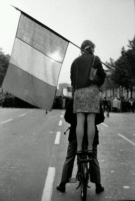 bikersviewpoint: Where else but Paris?
