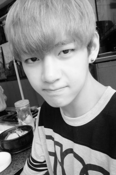 c-hunji:  BTS Selcas » V