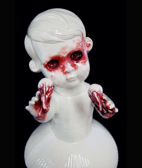 supermell:  iamrickyhoover:  thegothicalice:  apixielifeforme:  Maria Rubinke: http://mariarubinke.com/ Creepily awesome!  Disturbing as hell, but I love them!  Forever reblog love these  These are so fucking scary but awesome. 