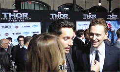 tomhazeldine:  Zachary Levi and Tom Hiddleston having a dance off on the red carpet