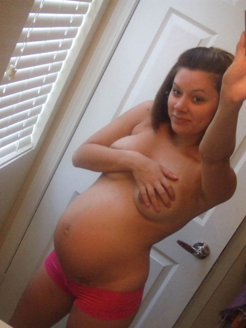 aspecialsconfessions:I really don’t know why so many women are afraid they won’t be beautiful or sexy any more once pregnant… Beautiful pictures! Agree?