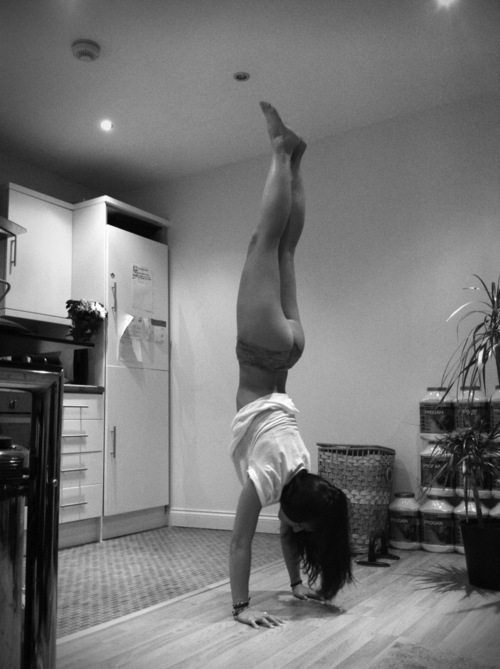 Handstand Ass Facebook orgasmpics.org randomsexygifs.com